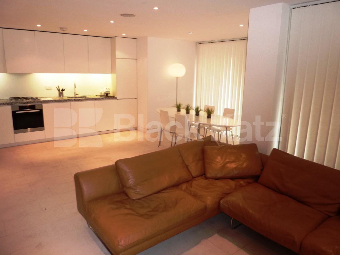 			Overlooking Regents Park!, 2 Bedroom, 1 bath, 1 reception Flat			 Oval Road, PRIMROSE HILL / REGENTS PK